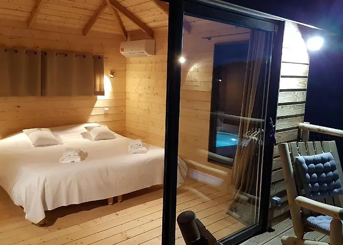 Mas De Pantai Bed & Breakfast Réauville